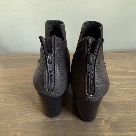 Simply Vera Vera Wang Womens 8 Dark Grey Heel Ankle Booties Shoes Zipper - Picture 5 of 11